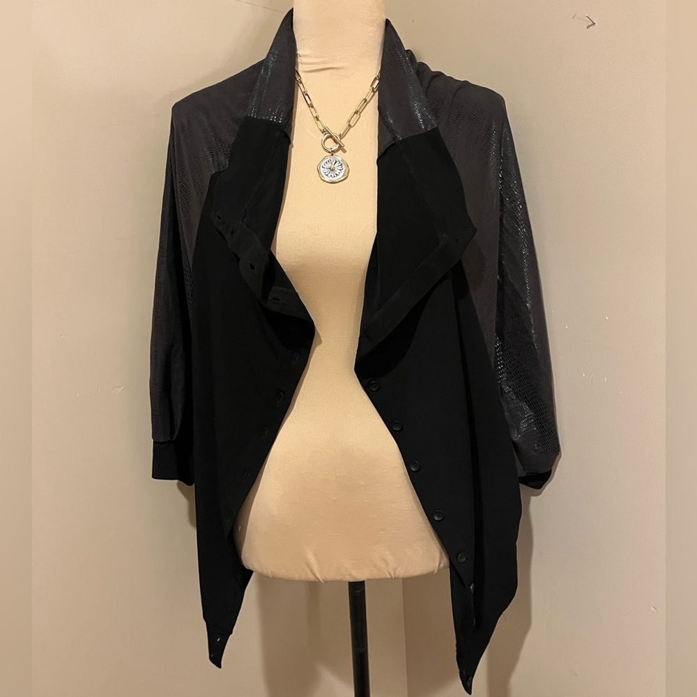 Lauren Vidal Black Draped Button front Jacket brown croc Slouch Sleeves, Medium